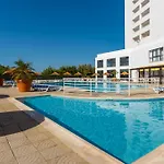 Janelas Do Mar Turisticos מלון דירות